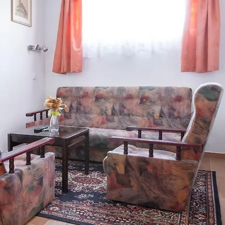 Hotel Alton Garni 3*