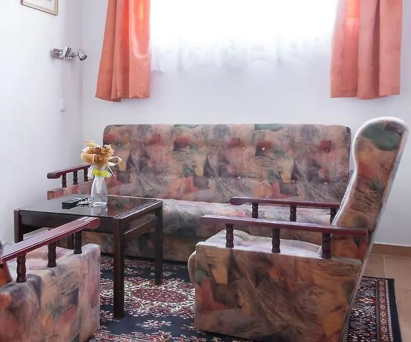 Hotel Alton Garni 3*